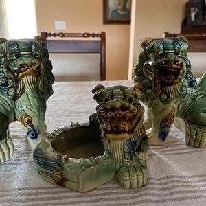 2 foo dog statues and 1 ashtry trinket dish ceramic